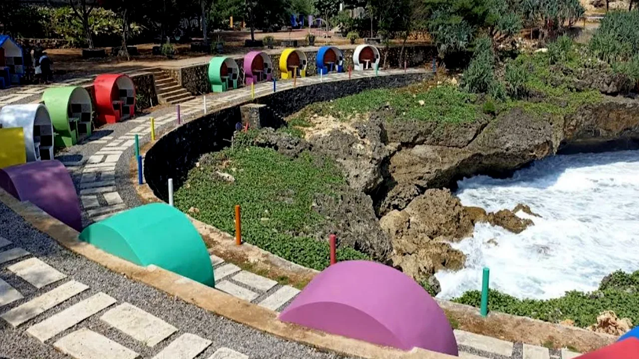 Pantai Gesing Wonderland Surga bagi Pecinta Fotografi yang Suka Berpetualang