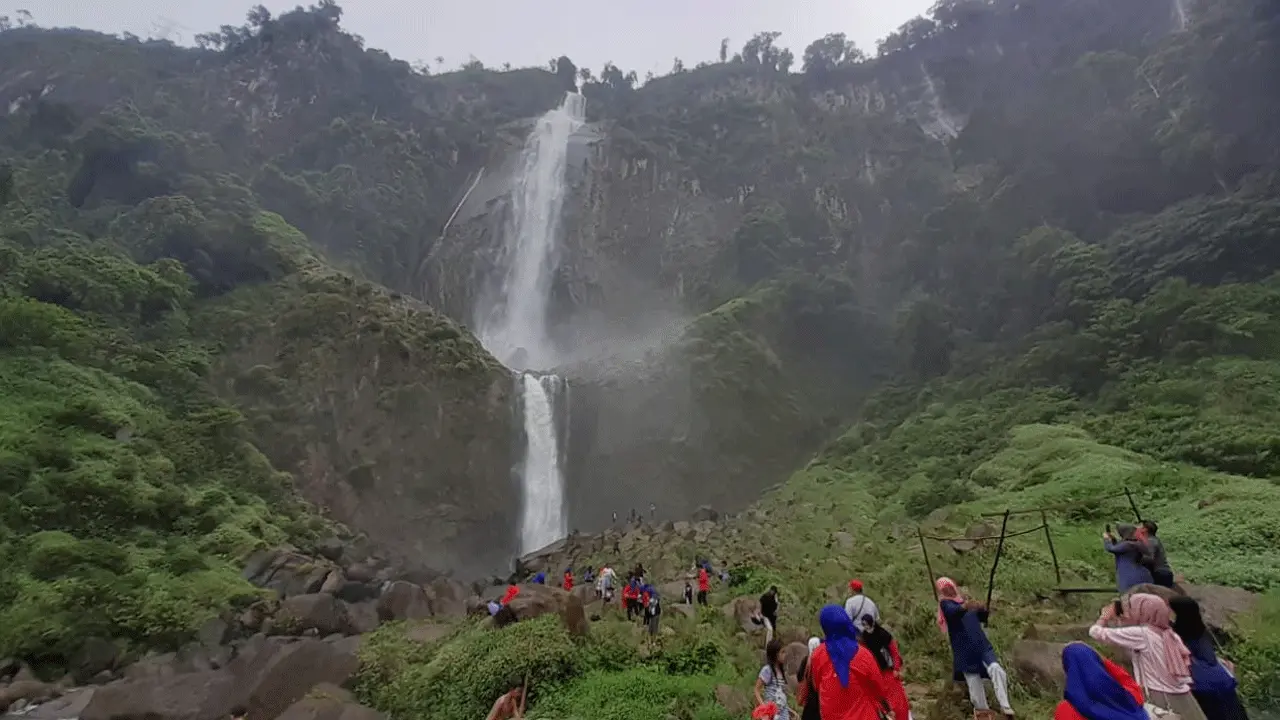 Wisata Alam Air Terjun Ponot Jadi Saksi Penghormatan Pemkab Asahan pada Bendera Merah Putih