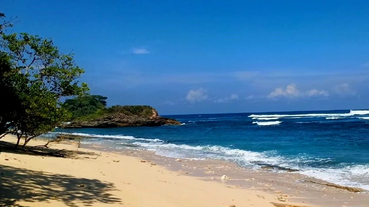 Nikmati Pantai Tanjung Penyu Malang untuk Habiskan Waktu Liburan Bersama Keluarga